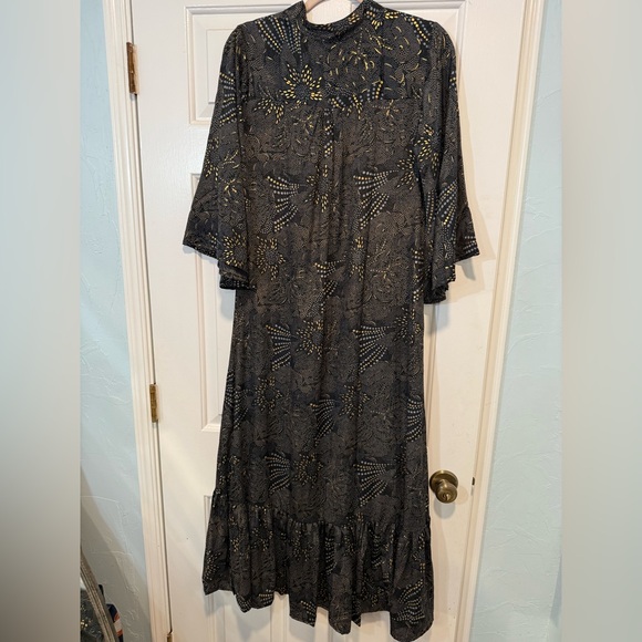 Paani Dresses & Skirts - Paani Maxi Dress Black & Gold Ruffle S 

Magical energy
Holiday
Party
Costume‎